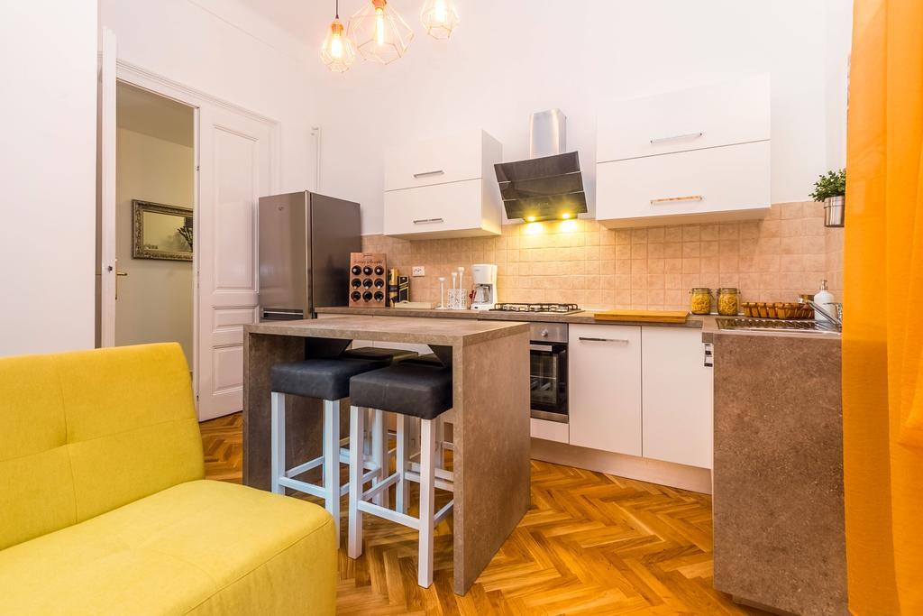 Conty Apartment Rijeka Bagian luar foto