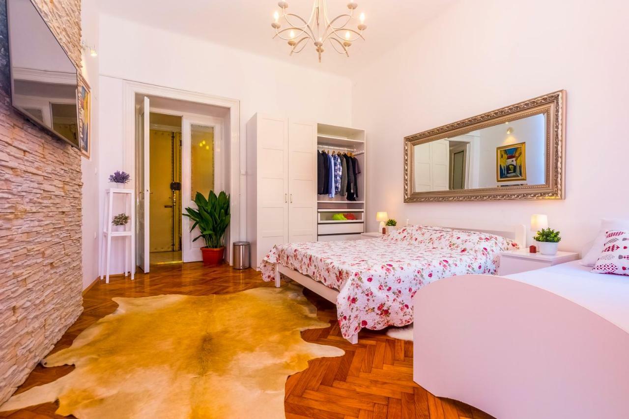 Conty Apartment Rijeka Bagian luar foto