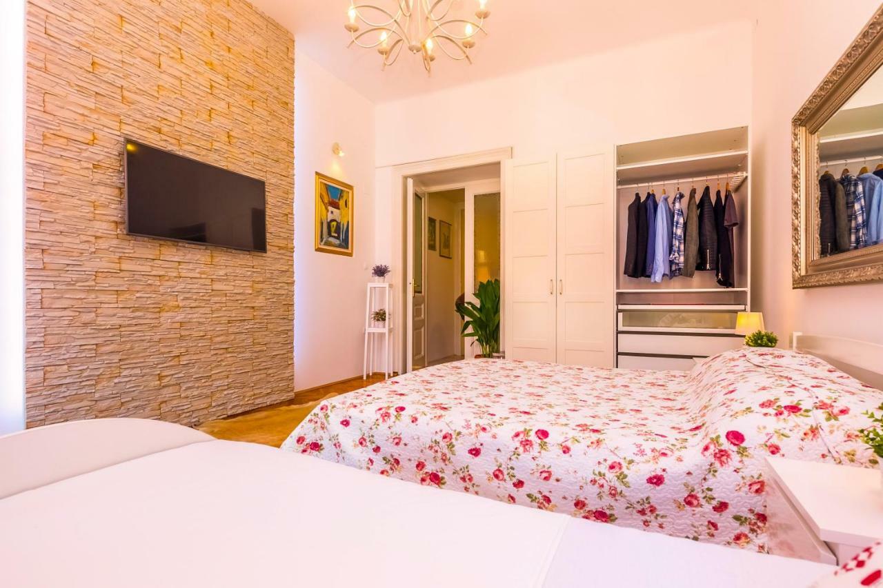 Conty Apartment Rijeka Bagian luar foto