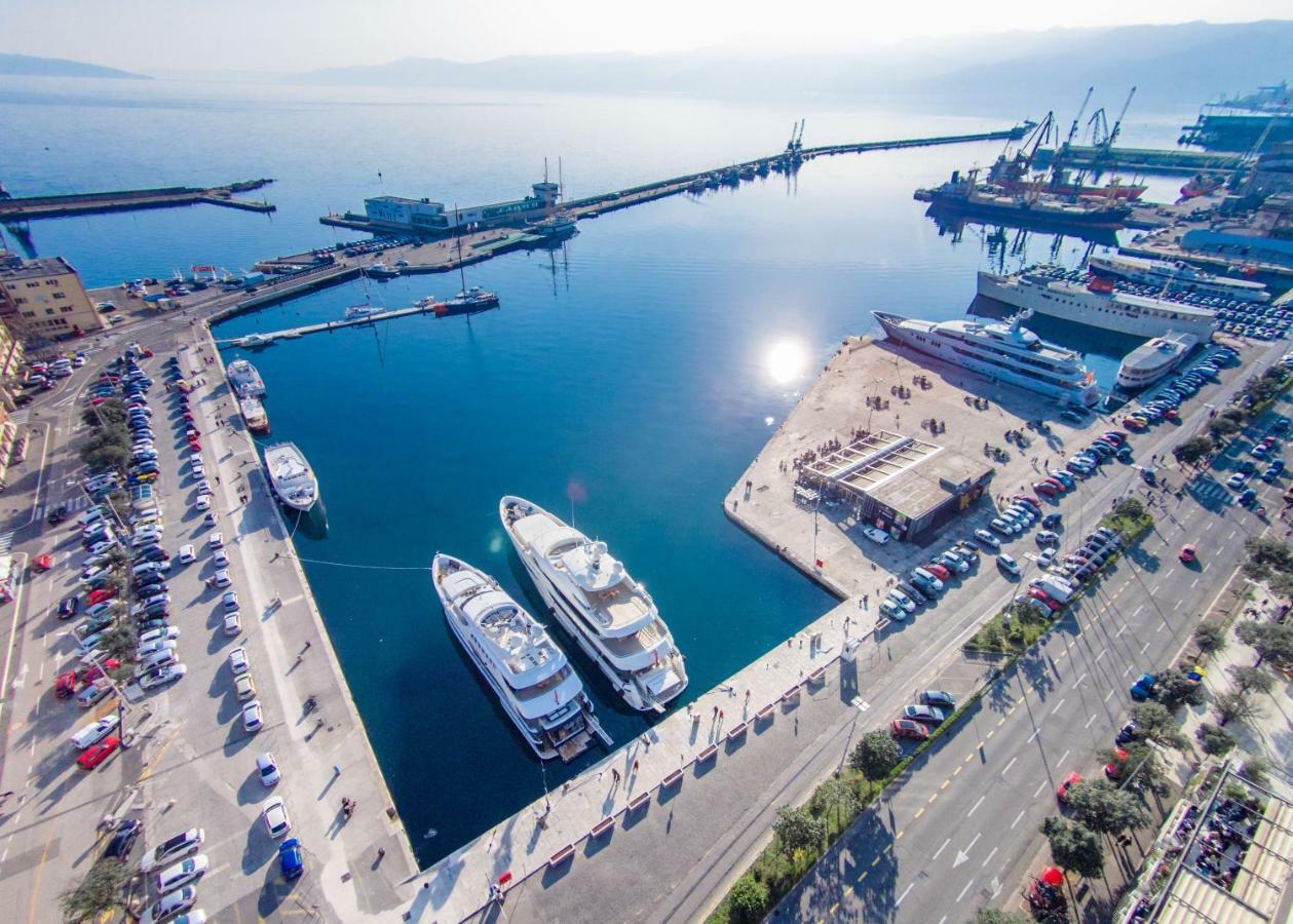 Conty Apartment Rijeka Bagian luar foto
